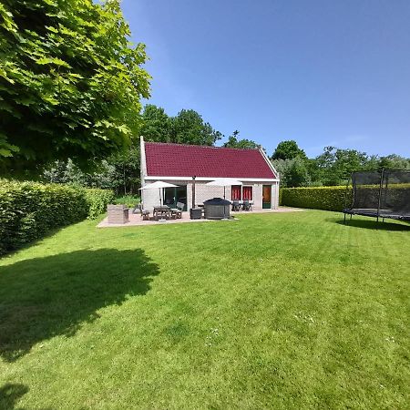 Wellnesshuis Met Hottub, Ligbad En Grote Tuin Villa Tzummarum Luaran gambar