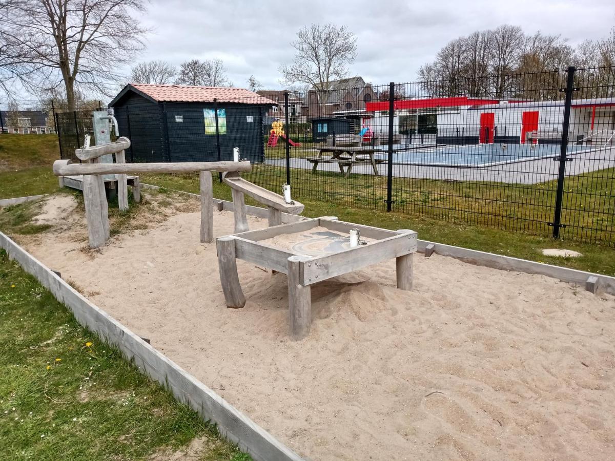 Wellnesshuis Met Hottub, Ligbad En Grote Tuin Villa Tzummarum Luaran gambar